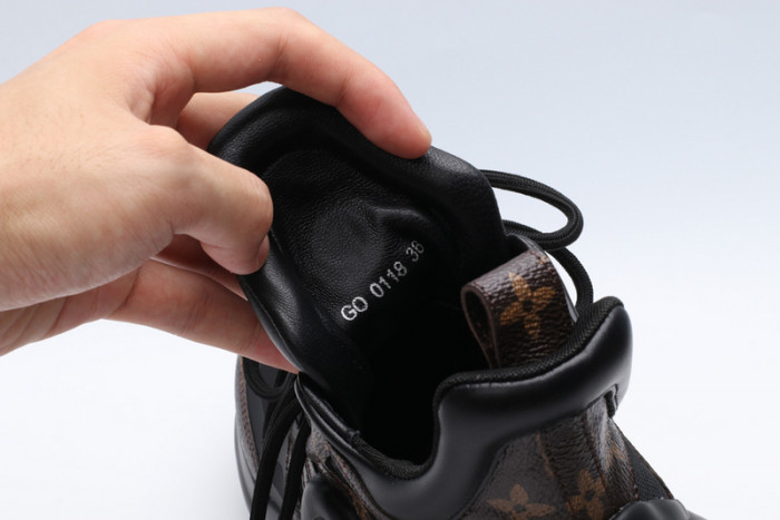 LV snekaers  L000006